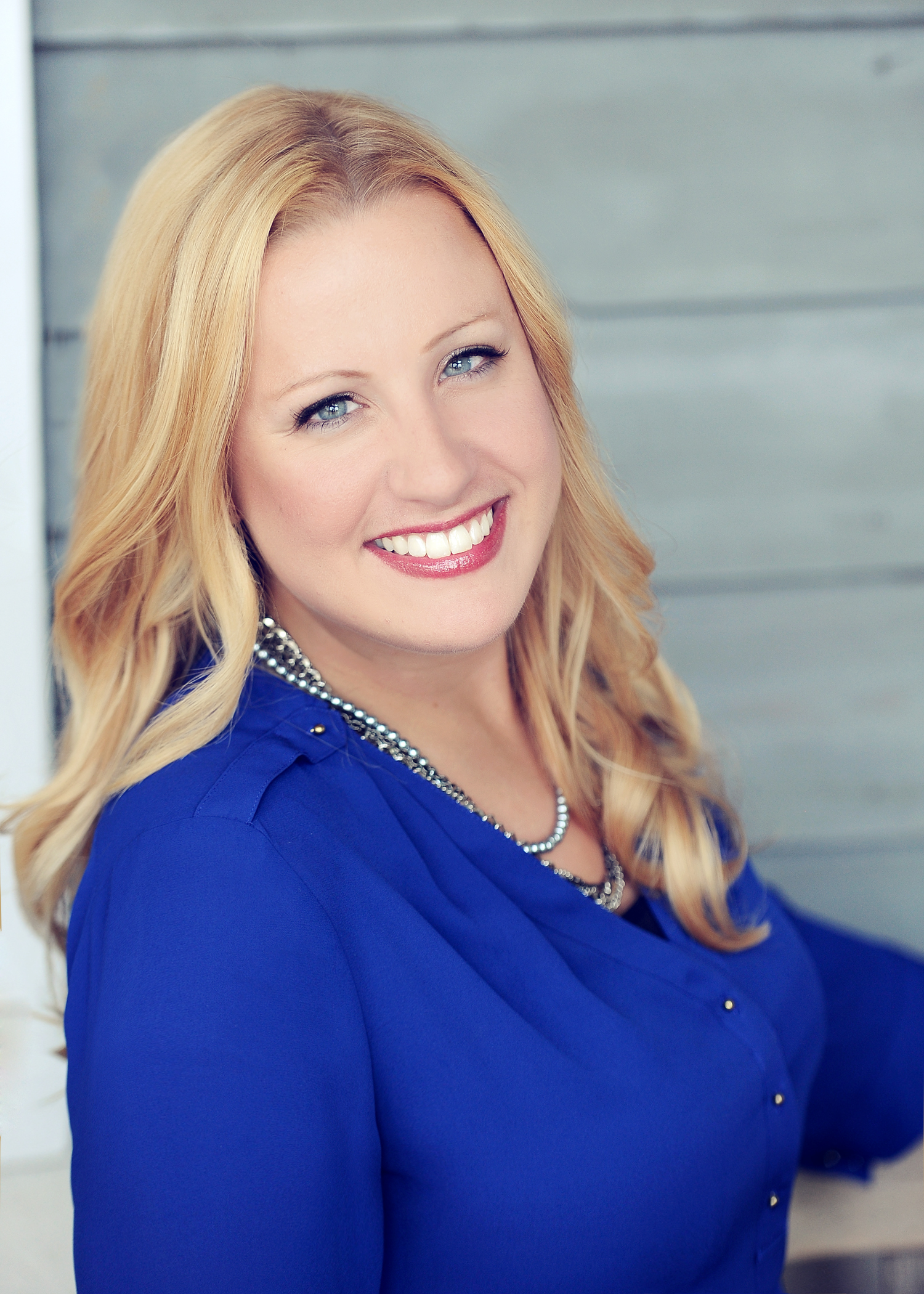 amanda-holmberg-ms-lmft-radiant-living-therapy-plymouth-mn-55446